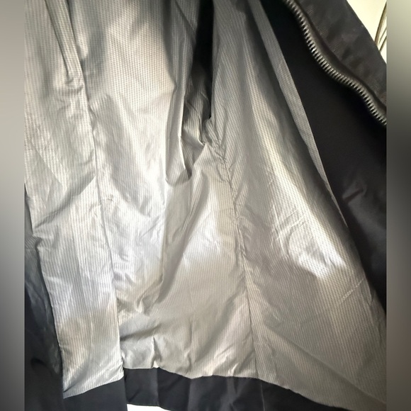 Lululemon Black Outer Shell Hooded Rain Jacket - Picture 8 of 9